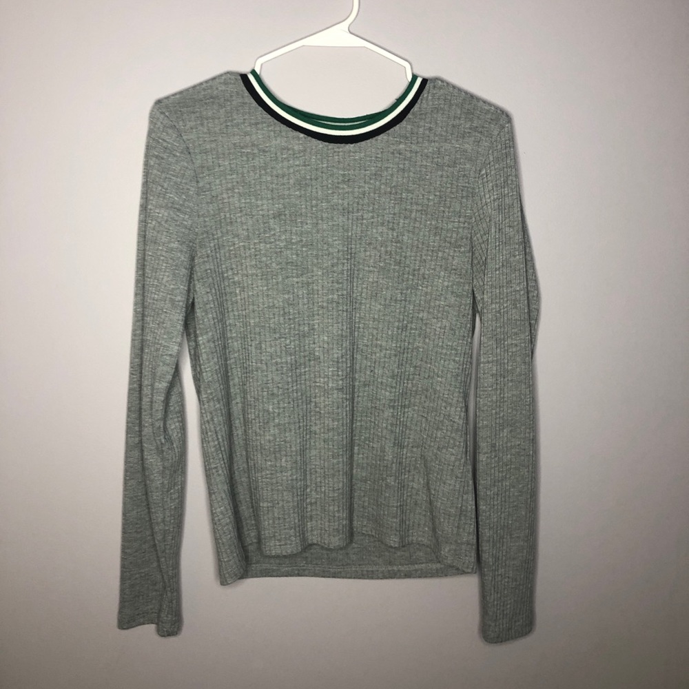 Gray long sleeve shirt